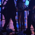 Gloria Trevi Instagram - Les puedo compartir imágenes de lo q pasaba justo antes de iniciar la presentación en @premiolonuestro yo acomodando todo en su lugar 😂… toda la gente hermosa trabajando al rededor para q todo saliera bello… y les puedo compartir unos minutos antes de quitarme ese body tan lindo y darme un baño caliente🥰 pero no se puede describir la emoción, el amor y la gratitud q siento❤️❤️❤️
