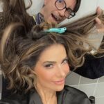 Gloria Trevi Instagram - En @premiolonuestro orgullosamente latina… ¡La noche empezó divina! Tantos amigos, colegas, ustedes… y lo que falta…💃🏻💃🏻💃🏻 : : 👗: @gianninaazar 👠: @miumiu 💍: @byvizcarra 💄: @delarosamakeup 💇🏻‍♀️: @marco_hair_makeup & @pupi.stilista