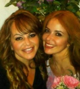 Gloria Trevi Instagram - Hace 11 años nos sacudió una dolorosa noticia….La inolvidable e inmortal @jennirivera partió antes, que los que la seguimos amando y recordando, hoy estoy con los sentimientos encontrados pues hace 11 años yo tenia un concierto en Cancún, al igual que hoy…te dedico este concierto amiga, un abrazo fuerte para su familia y fans… timbres postales al cielo para mandarte muchos besos 💫