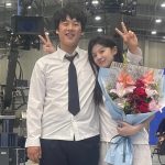 Go Youn-jung Instagram - 장희수의 하루100👋 끝까지 한순간도 눈을 떼지 못하게 했던 이 드디어 대단원의 막을 내렸습니다. 저도 여러분과 같은 시청자 중 한 사람으로서 매주 무빙을 기다리며 함께 즐거워했던 시간이 벌써 끝났다는 생각에 아쉽기만 합니다. 하나같이 사랑스럽고 멋진 캐릭터들, 흥미진진한 스토리라인, 화려하고 풍성한 볼거리, 그 무엇 하나 빠지지 않는 무빙 덕분에 지난 두 달이 너무나도 행복했습니다. 비록 촬영을 마친지는 꽤 오래되었지만, 완성된 작품을 보니 촬영하며 즐거웠던 추억들도 새록새록 떠오르고, 요즘 여러분께서 듬뿍 주신 사랑을 실감하며 너무너무 행복했기에 무빙과 희수를 이대로 보내기가 더더욱 아쉽습니다. 무빙과 희수는, 저에게 우리 모두는 다르고 특별한 사람이라는 것, 그리고 우리를 움직이게 하는 원동력은 사랑이라는 것을 배우게 한 작품이자 캐릭터였습니다. 희수가 받은 주원 아빠의 사랑, 봉석이와 강훈이의 사랑, 그리고 팬분들의 사랑을 원동력으로, 앞으로 더욱 열심히 연기하는 배우가 되도록 노력하겠습니다. 이 작품을 위해 고생하신 박인제, 박윤서 감독님, 강풀 작가님, 모든 선배님들과 동료 배우분들, 모든 제작사 스텝 및 디즈니플러스 임직원 여러분, 정말 고생 많으셨습니다! 그리고 마지막으로, 이 작품이 더 뜨겁고 더 무빙할 수 있도록 사랑해주신 디즈니플러스 구독자 및 무빙의 팬분들! 저희 무빙 그리고 희수 사랑해주셔서 진심으로 감사드립니다!! 무빙 그리고 희수, 끝까지 가보자고!!!🏃‍♀️🦺🌻🌟 얘들아 엄청 사랑하고 졸업 축하한다!!!!!!!!