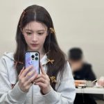 Go Youn-jung Instagram - 🧐