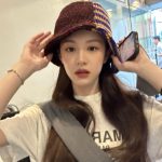 Go Youn-jung Instagram - 🧐
