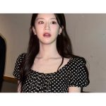 Go Youn-jung Instagram - 오랜 시간 모든 제작진이 심혈을 기울여 만든 디즈니+ 오리지널 시리즈 이 드디어 공개됐습니다! 박인제 감독님 강풀 작가님, 모든 선배님들, 동료 배우분들, 스텝분들이 함께 노력한 추억이 새록새록 떠오르며 감회가 새롭습니다. 어제 극장 와주신 모든 분들과 응원해 주시는 분들 모두 진심으로 감사드립니다. 저희가 열심히 만든 작품인 만큼 여러분도 재밌게 즐겨주셨으면 좋겠습니다. 많은 시청 부탁드립니다! 무빙, 희수 가보자고!!!!!!!!!!!!🏃‍♀️