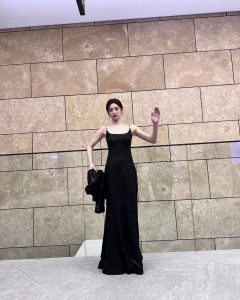 Go Youn-jung Instagram - 긴장을 많이 했던 하루였습니다. '헌트'라는 멋진 작품에 참여할 수 있었다는 것만으로도 너무 감사했는데, 이 작품으로 제59회 백상예술대상 영화 여자 신인연기상 후보에 오를 수 있어서 너무나도 큰 영광이었습니다.  저를 유정이로 선택해 주신 이정재 감독님, 함께한 정우성 선배님, 전혜진 선배님, 허성태 선배님 등 모든 선배님들과 이 영화를 함께 만든 모든 제작진과 스태프분들, 그리고 MAA 식구들에게 깊은 감사의 말씀을 드립니다!  항상 초심 잃지 않고 겸손한 마음으로 최선을 다하는 배우가 되도록 노력하겠습니다. 다시 한번 모든 분들께 감사와 사랑을 전합니다! 🤍