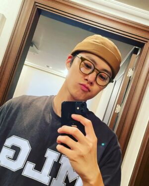 Gong Myeong Instagram - 오랜만입니다🙋🏻‍♂️ 모자도 내꺼🤪