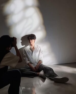 Gong Myeong Instagram - 이제 여름 시작!🤍
#니치향수 #라라프랑 #언디파인드 
@lalafranc.official