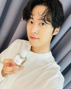 Gong Myeong Instagram - 이제 여름 시작!🤍
#니치향수 #라라프랑 #언디파인드 
@lalafranc.official