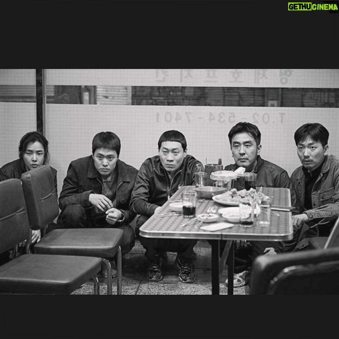 Gong Myeong Instagram - 감사합니다! 촬영하면서 너무 행복했던 작품인데요 이렇게 많은 분들이 좋아해주시고 사랑해주셔서 저에게는 더더욱 소중한 작품이 되었습니다 들뜨지 않고 조급해하지 않고 열심히 최선을 다하는 배우가 되겠습니다! 새해복많이받으세요~! 승룡이형, 선규형, 하늬누나, 동휘형 사랑해요💕