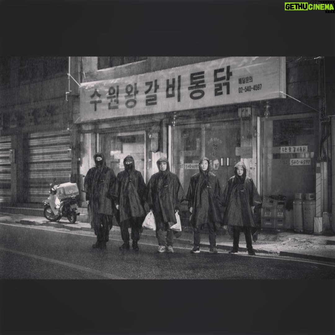 Gong Myeong Instagram - 감사합니다! 촬영하면서 너무 행복했던 작품인데요 이렇게 많은 분들이 좋아해주시고 사랑해주셔서 저에게는 더더욱 소중한 작품이 되었습니다 들뜨지 않고 조급해하지 않고 열심히 최선을 다하는 배우가 되겠습니다! 새해복많이받으세요~! 승룡이형, 선규형, 하늬누나, 동휘형 사랑해요💕