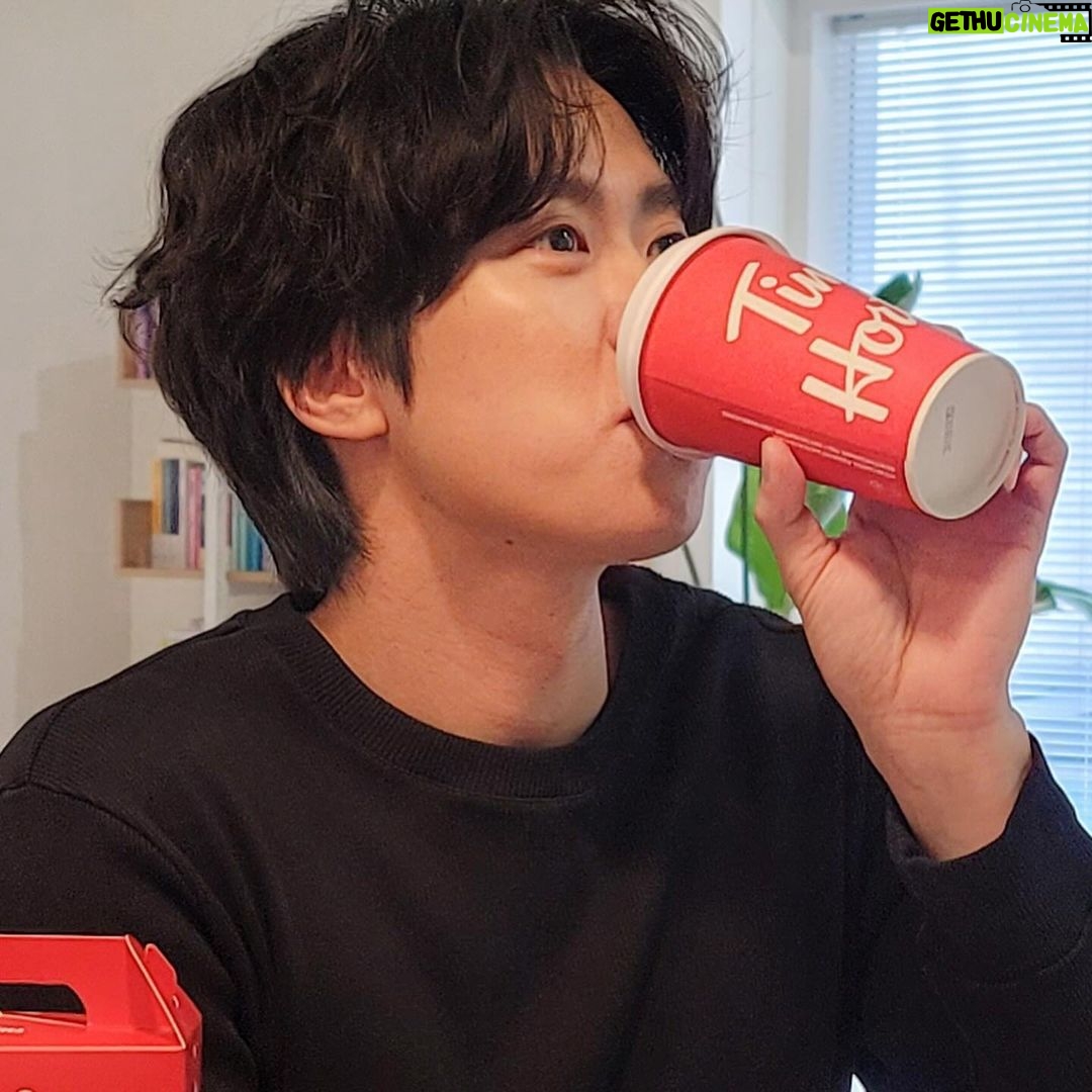 Gong Myeong Instagram - 14일 팀홀튼이 한국에 옵니다!! 너무 잘먹었습니다!!😍 #광고#팀홀튼#팀홀튼1호점