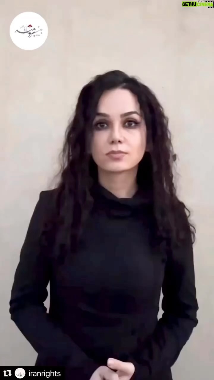 Googoosh Instagram - مونا هم باید آزاد بشه @monaborzouei #Repost @iranrights Mona Borzouee, a well-known poet and songwriter, was arrested on September 28th, 2022. The news of her arrest was confirmed by her sister and well-known musician Mehdi Yarrahi. In the past few days, Ms. Borzouee has been protesting the crackdowns on Iranian protesters by publishing poetry and images on social media.