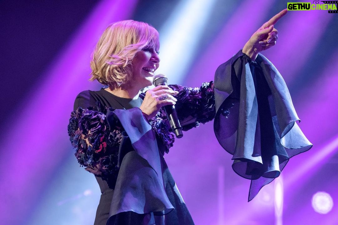 Googoosh Instagram - These are images of an artist who lost twenty one years of her artistic life span just because of her gender. Kept in house-arrest so people wouldn’t be reminded of what their past Iran used to be like. Today she sells out venues around the world with half of her band members being female musicians. If that’s not victory what is? #21TheWorldTour A Statement Photographer: @hamidmoslehiphotography کنسرت با شکوه گوگوش در شهر اورنج کانتی ☀️ Segerstrom Center for the Arts