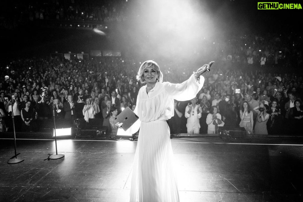 Googoosh Instagram - These are images of an artist who lost twenty one years of her artistic life span just because of her gender. Kept in house-arrest so people wouldn’t be reminded of what their past Iran used to be like. Today she sells out venues around the world with half of her band members being female musicians. If that’s not victory what is? #21TheWorldTour A Statement Photographer: @hamidmoslehiphotography ‎کنسرت با شکوه گوگوش در شهر اورنج کانتی ☀️ Segerstrom Center for the Arts