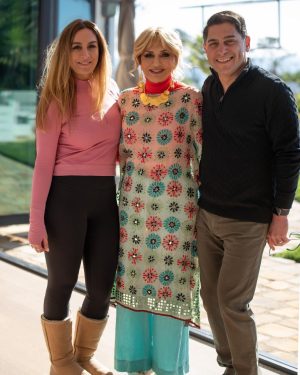 Googoosh Instagram - Six years ago when I was spending the summer in Pairs I somehow felt like singing a song inspired by the native sound of southern Iran.
It took a few weeks before I was introduced to a song previously performed by the late Naser Abdollahi.
I instantly fell in love with the song and started rehearsing it.
The song was recorded along with a series of songs such as “Hastamo Nistam” and some that are still unreleased.

The reason for this delay is only because of all the horrific events that occurred in Iran and only increased by time.
Today however I’ve decided to release this song along with it’s music video prior to Norouz, hoping that it will bring some joy to my listeners.
Love 
Googoosh

تابستان شش سال پیش، زمانی که برای تعطيلات تابستان در پاریس بودم، در اين فكر بودم که ترانه ای بخوانم که از موسیقی غنى و فرهنگ بومی جنوب ایران الهام گرفته باشد.
بعد از چند هفته، آهنگى از زنده ياد ناصر عبدالهى شنيدم كه بسيار به دلم نشست...
بلافاصله عاشق این ترانه شدم و شروع به زمزمه آن کردم. اين ترانه همزمان با ترانه های دیگر مثل «هستم و نیستم» و چندین ترانه دیگر که هرگز منتشر نشد، ضبط شد. 
دلیل پخش نشدن این ترانه، وقایع وحشتناکیست که آن زمان در ایران اتفاق افتاد و هر سال بدتر و بدتر شد. 
ولی امروز، بالاخره تصمیم گرفتم که این ترانه و موزیک ویدیو را قبل از نوروز منتشر کنم. 
امیدوارم که برايتان شادى بياورد.

با عشق
گوگوش

Photographer: @losangeles_pic / @hadisharekian 
Hair & Make up: @henryzador