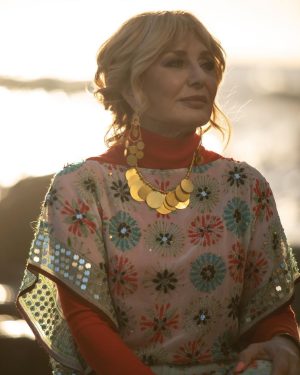 Googoosh Instagram - Six years ago when I was spending the summer in Pairs I somehow felt like singing a song inspired by the native sound of southern Iran.
It took a few weeks before I was introduced to a song previously performed by the late Naser Abdollahi.
I instantly fell in love with the song and started rehearsing it.
The song was recorded along with a series of songs such as “Hastamo Nistam” and some that are still unreleased.

The reason for this delay is only because of all the horrific events that occurred in Iran and only increased by time.
Today however I’ve decided to release this song along with it’s music video prior to Norouz, hoping that it will bring some joy to my listeners.
Love 
Googoosh

تابستان شش سال پیش، زمانی که برای تعطيلات تابستان در پاریس بودم، در اين فكر بودم که ترانه ای بخوانم که از موسیقی غنى و فرهنگ بومی جنوب ایران الهام گرفته باشد.
بعد از چند هفته، آهنگى از زنده ياد ناصر عبدالهى شنيدم كه بسيار به دلم نشست...
بلافاصله عاشق این ترانه شدم و شروع به زمزمه آن کردم. اين ترانه همزمان با ترانه های دیگر مثل «هستم و نیستم» و چندین ترانه دیگر که هرگز منتشر نشد، ضبط شد. 
دلیل پخش نشدن این ترانه، وقایع وحشتناکیست که آن زمان در ایران اتفاق افتاد و هر سال بدتر و بدتر شد. 
ولی امروز، بالاخره تصمیم گرفتم که این ترانه و موزیک ویدیو را قبل از نوروز منتشر کنم. 
امیدوارم که برايتان شادى بياورد.

با عشق
گوگوش

Photographer: @losangeles_pic / @hadisharekian 
Hair & Make up: @henryzador