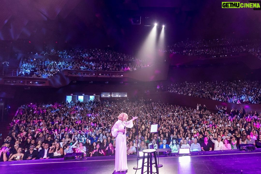 Googoosh Instagram - Throwback to one of the most unforgettable nights of the “21” World Tour. A nostalgic night in Costa Mesa with a hit-packed setlist of songs, celebrity guests and the unannounced guest appearance of the legendary singer & songwriter @shahyarghanbari 🌟 July 2, 2022 at the Segerstrom Center for the Arts. 📸: @hamidmoslehiphotography #googoosh #tbt #shahyarghanbari مروری بر یکی از با شکوه ترین کنسرت های تور ۲۱ شبی فراموش نشدنی با حضور ستارگان موسیقی و سینما، اجرای کم نظیر گوگوش و یک همخوانی استثنایی با هنرمند بزرگ ایران شهیار قنبری ✨