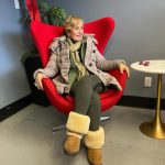 Googoosh Instagram - At the airport getting in the holiday season mood, looking forward to tomorrow nights show in Vegas. Season’s Greetings With Love Googoosh به تمامی دوستانی که کریسمس، این سنت زیبا رو جشن میگیرن، تبریک میگم.