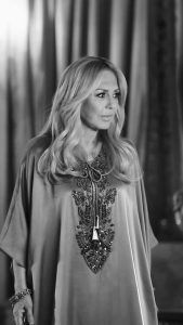 Googoosh Instagram - “Darde Man” 🎼 @babaksaeediofficial 🖊️ @monaborzouei 💿 @taranehrecords 🎥 @azfilmz October 2019 “درد من” مونا برزویی بابک سعیدی پاییز ۲۰۱۹