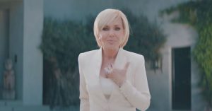 Googoosh Instagram - Which song from the new album should be the next music video?

#21TheAlbum 

کدوم آهنگ از آلبوم ۲۱ رو برای موزیک ویدیوی بعدی انتخاب میکنید؟