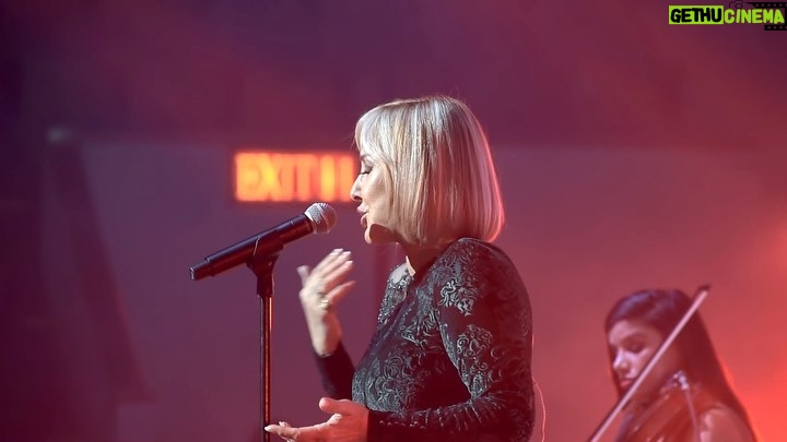 Googoosh Instagram - By far the best audience ever in Washington D.C. The vibe, the band, and the entire crew, just great. And finally what a lovely performance by the amazing @ranamansourmusic ✨ 🔜 Chicago #21TheWorldTour بدون شک این بهترین تجربه ی من در شهر واشنگتن بود. و بسیار خوشحالم که رعنا ی عزیزم به اون زیبایی برنامه رو آغاز کرد ✨ مرسی از این شب فراموش نشدنی. @manouchercheshmazar @babaksaeediofficial @arashavin @negarain @mahsa_cellist @almondrec @lucinefyelon @palmitosway @noriko_terada_drumsume @kfir_melamed_ @nimahjavadi @robertdehnoushi @alexferra