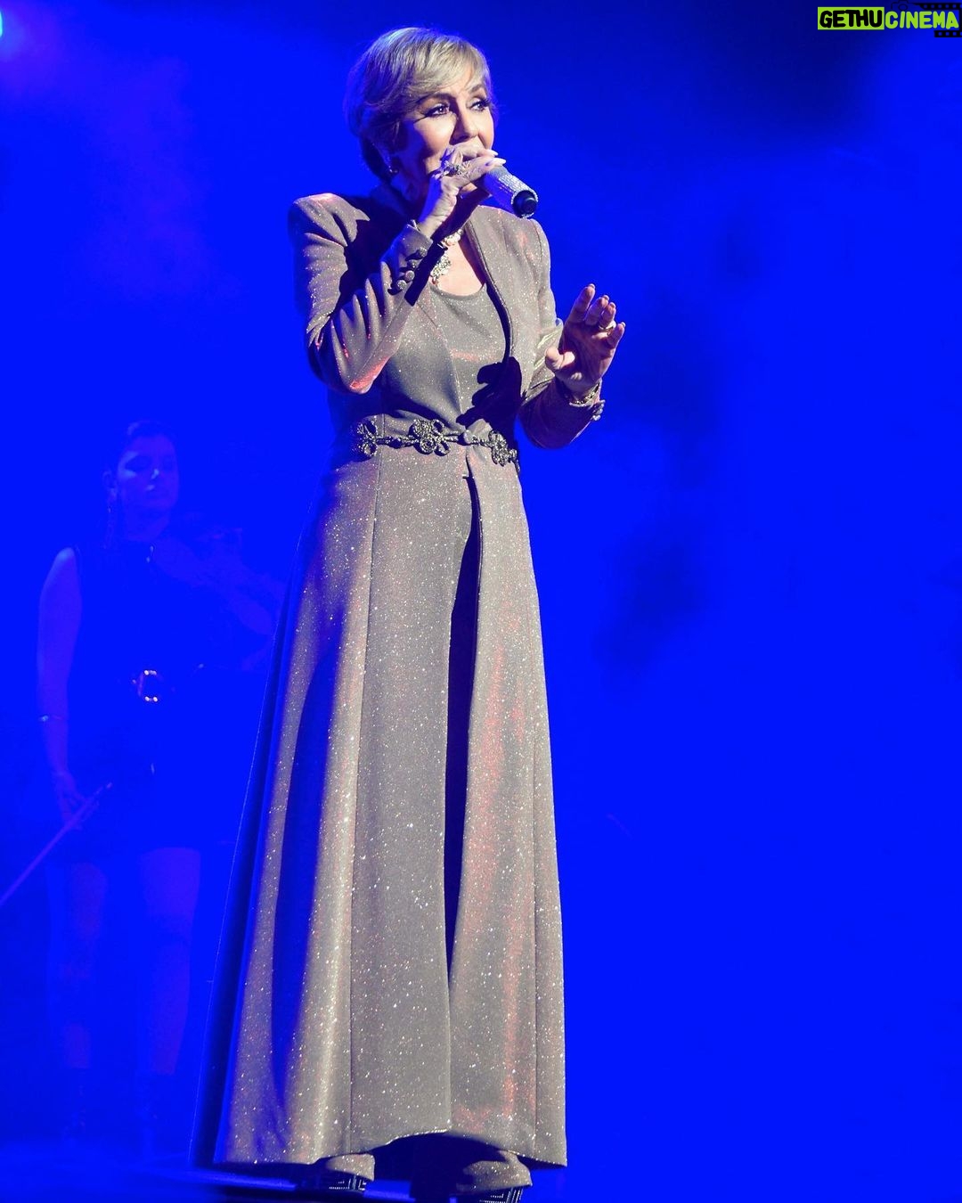 Googoosh Instagram - #Houston - Thank you for the 21 years! I’m so happy that my final performance in Houston became the most memorable one. Googoosh خوشحالم که آخرین شب ترانه ی من در شهر هیوستون خاطره انگیز ترین شد. سپاس بابت ۲۱ سال حمایت گوگوش Photographer: @roadytehrani Hobby Center