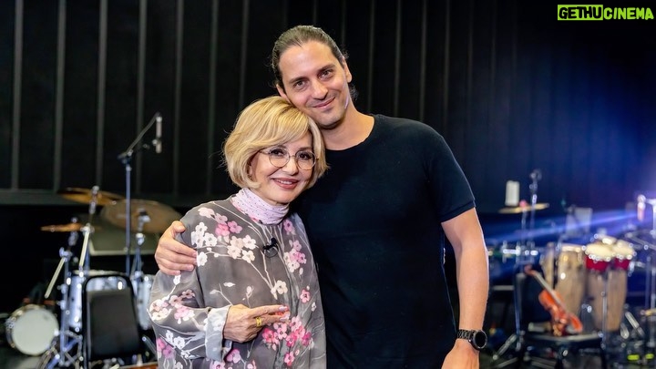 Googoosh Instagram - The people of the world love each other, regardless of their religious or racial background, and they all want to live in peace and harmony. It is the politicians who create divisions amongst us. مردمان دنیا جدا از داشتن هر گونه گرایش دینی و قومی همدیگر را دوست دارند و طرفدار صلح و آشتی هستند، این سیاستمداران هستند که بین ما جدايی می افکنند. Stuttgart, Germany 🇩🇪 October 8th 2023