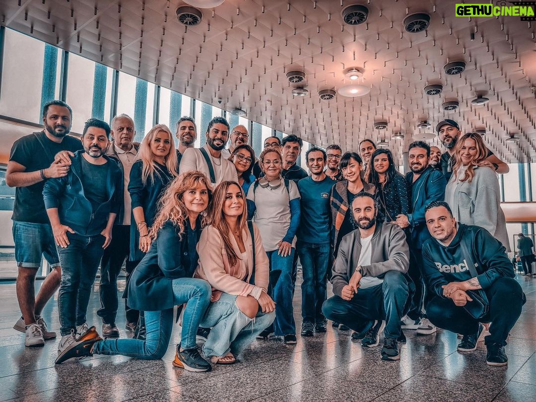 Googoosh Instagram - راه هر چقدر طولانی و خسته کننده، دیدن روی گل شما همراهان همیشگی و عشقی و انرژی که از شما به سوی ما سرازیر میشه، قوای من و اعضای تیم رو چندین برابر میکنه🛫 Final Destination Stuttgart 🇩🇪 #Googoosh #FinalChapter Stuttgart, Germany