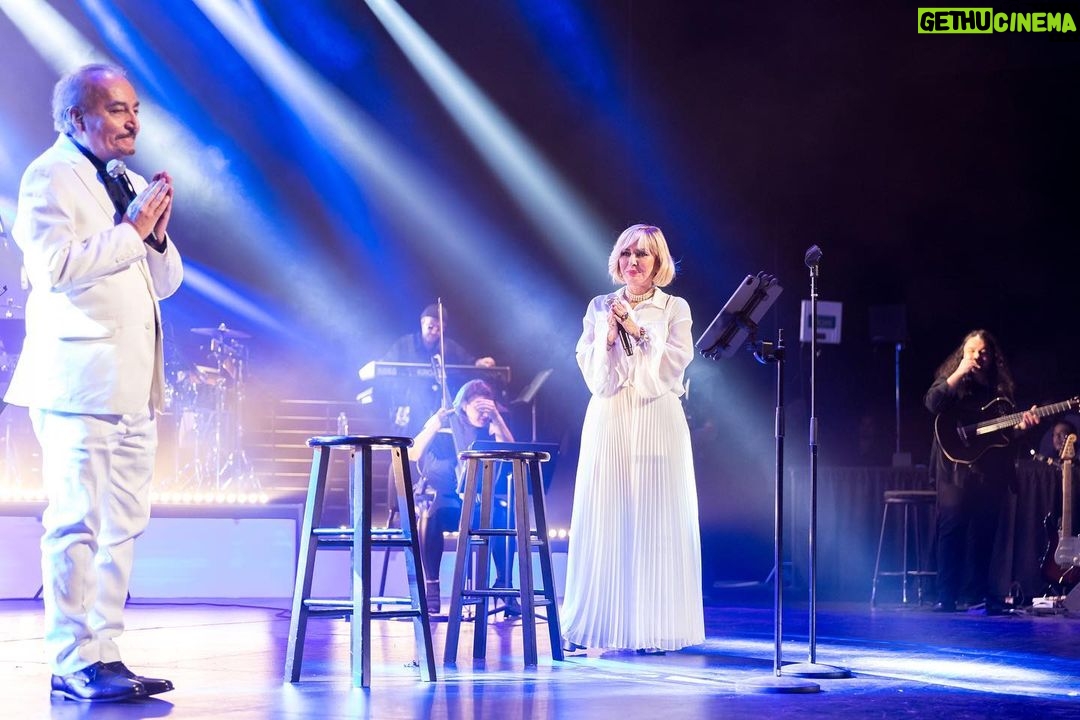 Googoosh Instagram - Throwback to one of the most unforgettable nights of the “21” World Tour. A nostalgic night in Costa Mesa with a hit-packed setlist of songs, celebrity guests and the unannounced guest appearance of the legendary singer & songwriter @shahyarghanbari 🌟 July 2, 2022 at the Segerstrom Center for the Arts. 📸: @hamidmoslehiphotography #googoosh #tbt #shahyarghanbari مروری بر یکی از با شکوه ترین کنسرت های تور ۲۱ شبی فراموش نشدنی با حضور ستارگان موسیقی و سینما، اجرای کم نظیر گوگوش و یک همخوانی استثنایی با هنرمند بزرگ ایران شهیار قنبری ✨