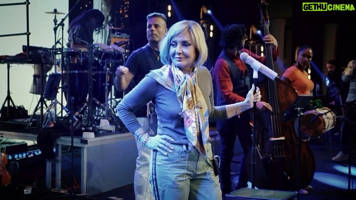 Googoosh Instagram - The unforgettable final performance in Stockholm 🇸🇪 #FinalChapter #Googoosh 💫 آخرین شب آواز گوگوش در استکهلم #گوگوش #فصل_آخر ➖➖➖➖➖➖➖ @googooshliveofficial @babaksaeediofficial @arashavin @palmitosway @alexferra @almondrec @mahsa_cellist @ericfilm @farokh.ahi @lucinefyelon @antoninaflutist @kfir_melamed_ @noriko_terada_drumsume @aragas.guitar @gb_lighting_design @kouhestani.n @hossein_gordin @ashooloco @sinatehrani Stockholm, Sweden