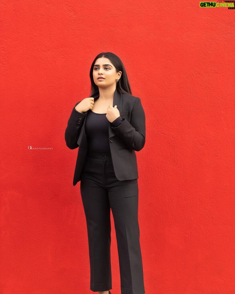 Gouri G Kishan Instagram - Boss lady but chill 🕶️ @vynod.sundar @gk_.photography._ @editors_desktop Chennai, India
