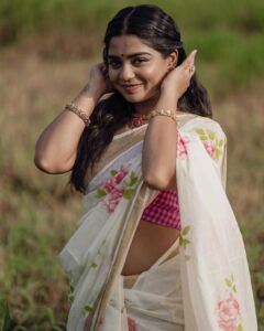 Gouri G Kishan Instagram - Onam vannu 🌼 @styyledbyjoe @pournami_mukesh_photography @makeup_by_shibinantony @turmerikofficial @kaya_online_ #onam