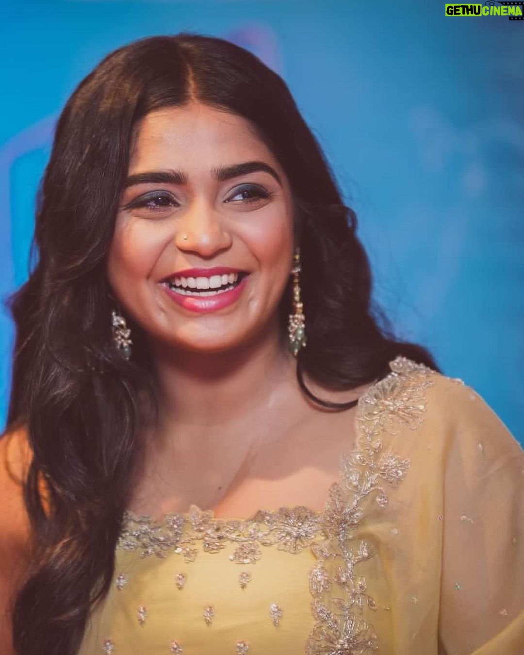 Gouri G Kishan Instagram - Senthazhini 💛✨ Glimpses from #AdiyaeTrailerLaunch last evening. Thank you for all the love for our trailer and songs 🥰 hearts are full. Link in bio ✨ Styled by @vynod.sundar Wearing @sameenasofficial @rimliboutique MUAH @rubyandroniartistry @renuka_makeup_and_hairstylist Photos by @ashokmak_photography Chennai, India