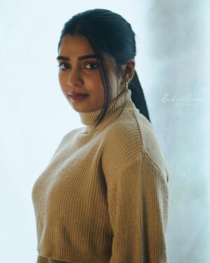 Gouri G Kishan Instagram - "Beige is atmosphere. It's bisque, it's ivory, it's cream, it's stone, it's toast, it's cappuccino. It's well, it's magic."

Styled by @raveexa 

Photography @_briman24 

MUAH @meticulous_makeovers