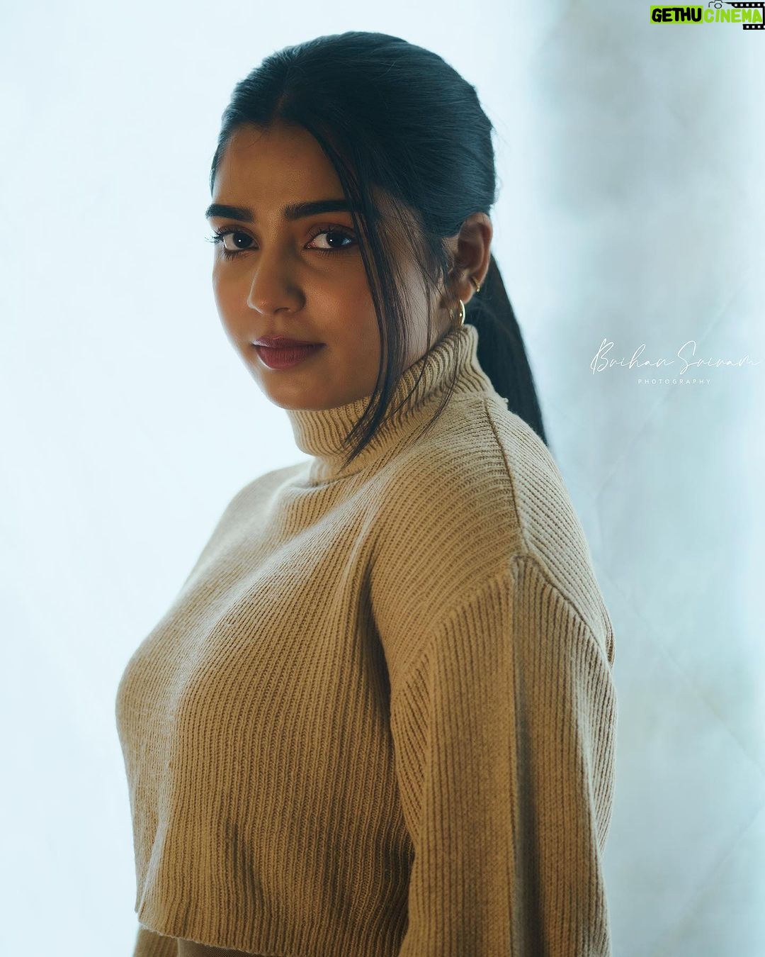 Gouri G Kishan - 195.5K Likes - "Beige is atmosphere. It's bisque, it's ivory, it's cream, it's stone, it's toast, it's cappuccino. It's well, it's magic."
Styled by @raveexa
Photography @_briman24
MUAH @meticulous_makeovers