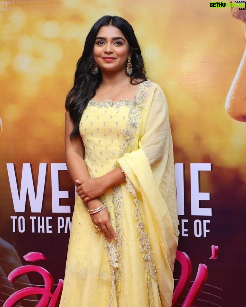 Gouri G Kishan Instagram - Senthazhini 💛✨ Glimpses from #AdiyaeTrailerLaunch last evening. Thank you for all the love for our trailer and songs 🥰 hearts are full. Link in bio ✨ Styled by @vynod.sundar Wearing @sameenasofficial @rimliboutique MUAH @rubyandroniartistry @renuka_makeup_and_hairstylist Photos by @ashokmak_photography Chennai, India