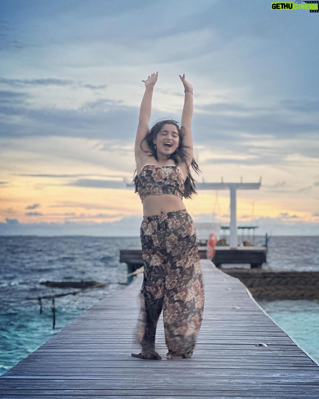 Gouri G Kishan - 205.1K Likes - Evening skies 😮💨⛅️🌊
@pickyourtrail @amayakudarah @amayaresort
#pickyourtrail #hasslefreeholidays #letsPYT #amayakudarah #PickyourtrailToAmaya
#blues #sky #ootd #sunset #sea #fashion #bliss