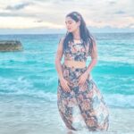 Gouri G Kishan Instagram - Evening skies 😮‍💨⛅️🌊 @pickyourtrail @amayakudarah @amayaresort #pickyourtrail #hasslefreeholidays #letsPYT #amayakudarah #PickyourtrailToAmaya #blues #sky #ootd #sunset #sea #fashion #bliss Amaya Resorts & Spas Maldives