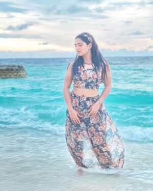 Gouri G Kishan Instagram - Evening skies 😮‍💨⛅️🌊

@pickyourtrail @amayakudarah @amayaresort

#pickyourtrail #hasslefreeholidays #letsPYT #amayakudarah #PickyourtrailToAmaya

#blues #sky #ootd #sunset #sea #fashion #bliss