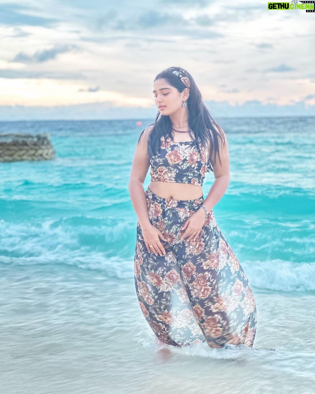 Gouri G Kishan - 205.1K Likes - Evening skies 😮💨⛅️🌊
@pickyourtrail @amayakudarah @amayaresort
#pickyourtrail #hasslefreeholidays #letsPYT #amayakudarah #PickyourtrailToAmaya
#blues #sky #ootd #sunset #sea #fashion #bliss