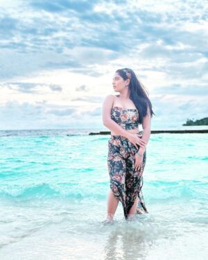 Gouri G Kishan Instagram - Evening skies 😮‍💨⛅️🌊

@pickyourtrail @amayakudarah @amayaresort

#pickyourtrail #hasslefreeholidays #letsPYT #amayakudarah #PickyourtrailToAmaya

#blues #sky #ootd #sunset #sea #fashion #bliss