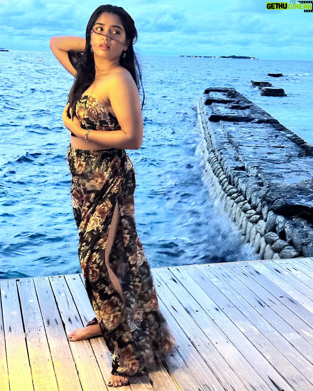 Gouri G Kishan - 205.1K Likes - Evening skies 😮💨⛅️🌊
@pickyourtrail @amayakudarah @amayaresort
#pickyourtrail #hasslefreeholidays #letsPYT #amayakudarah #PickyourtrailToAmaya
#blues #sky #ootd #sunset #sea #fashion #bliss
