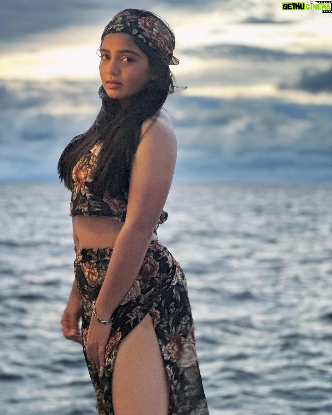 Gouri G Kishan - 205.1K Likes - Evening skies 😮💨⛅️🌊
@pickyourtrail @amayakudarah @amayaresort
#pickyourtrail #hasslefreeholidays #letsPYT #amayakudarah #PickyourtrailToAmaya
#blues #sky #ootd #sunset #sea #fashion #bliss