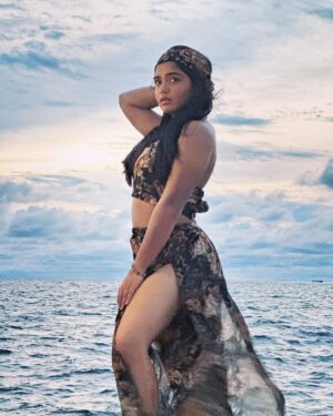 Gouri G Kishan Instagram - Evening skies 😮‍💨⛅️🌊

@pickyourtrail @amayakudarah @amayaresort

#pickyourtrail #hasslefreeholidays #letsPYT #amayakudarah #PickyourtrailToAmaya

#blues #sky #ootd #sunset #sea #fashion #bliss