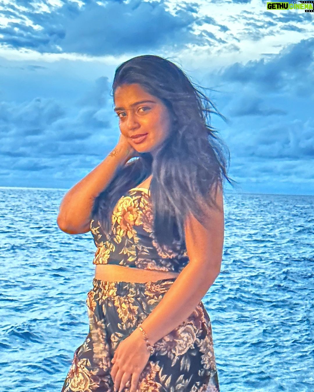 Gouri G Kishan - 205.1K Likes - Evening skies 😮💨⛅️🌊
@pickyourtrail @amayakudarah @amayaresort
#pickyourtrail #hasslefreeholidays #letsPYT #amayakudarah #PickyourtrailToAmaya
#blues #sky #ootd #sunset #sea #fashion #bliss