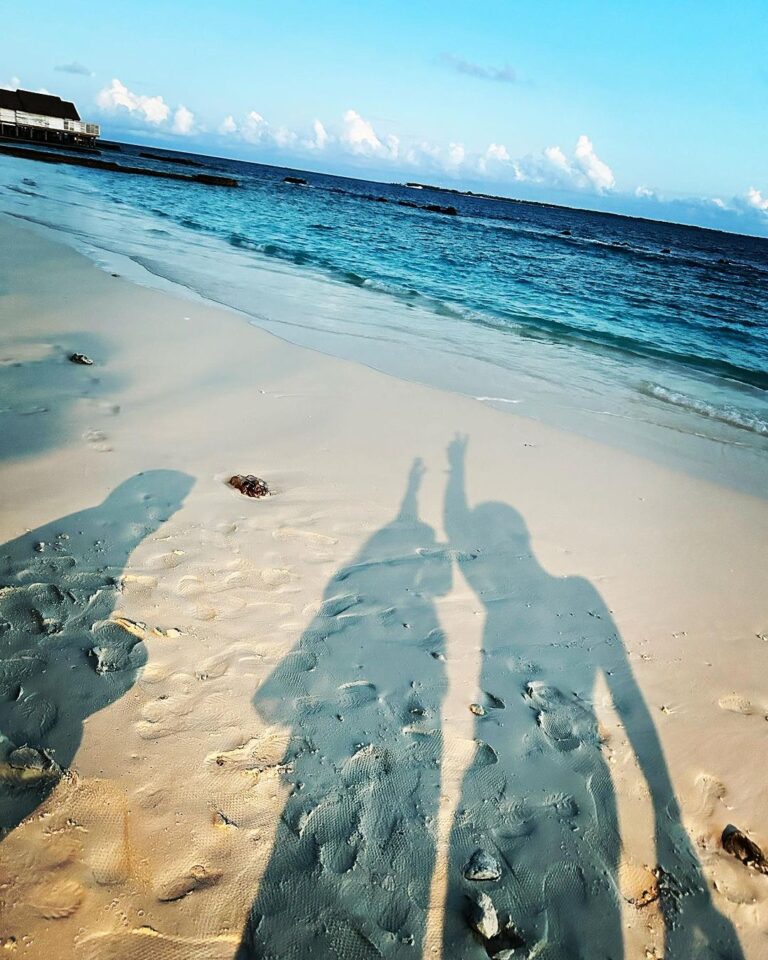 Gouri G Kishan Instagram - Vacayyy 🌊💕🏖️ @pickyourtrail @amayakudarah @amayaresort #pickyourtrail #hasslefreeholidays #letsPYT #amayakudarah #PickyourtrailToAmaya Amaya Resorts & Spas Maldives