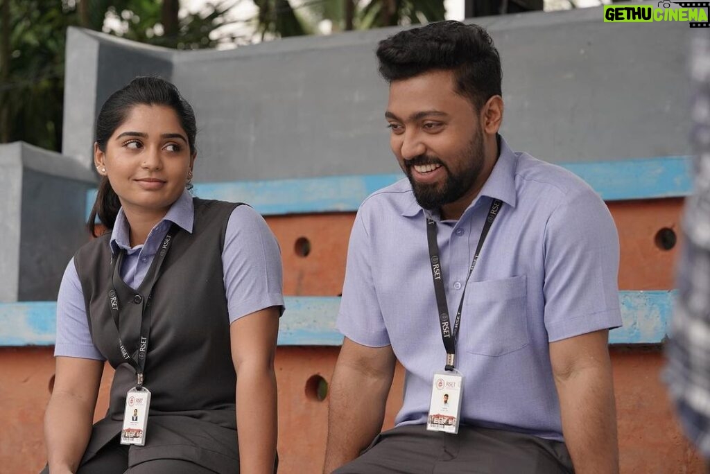 Gouri G Kishan Instagram - Looking back at some memorable moments from the sets of #Anuragam 🩵🌺 Streaming now on @hr_ott 💃 @gauthamvasudevmenon @lenaasmagazine @actor.aswin @shahad_k_muhammad