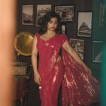 Gouri G Kishan Instagram - bollywood heroine feels 💄🪩 Photography : @_harikumar._ Concept & styling : @amritha_lakshmi___ @styledby_al_ Mua : @neethu_makeupartist Costume : @tatvadesignelement Decor : @wenyu_events Bts : @__naim.___ Camera team : @gokul_pratheep_ Styling team : helana______ Location : @floor911_obscura #vintage #classic #style #fashion #hotpink #art #viral #retro #aesthetic #instagram