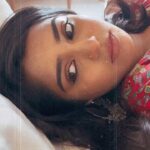 Gouri G Kishan Instagram - Complaining to Santa about the year I had🎄💅🏼 @joe_elize_joy capturing my nakhra 🍉 #merrychristmas #pillowtalk #eyes