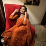 Gouri G Kishan Instagram - We have an orange-ment 🍑🧡 Outfit @pastelsdesignstudio Jewellery @antra.collectionz Store @allonawallkochi MUAH @makeupartistry_kottayam.cochin Styling @styyledbyjoe @joe_elize_joy