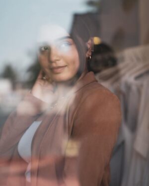 Gouri G Kishan Instagram - just a peace lovin’ soul 🍂

Styled by @raveexa 

Photography @_briman24 

MUAH @meticulous_makeovers